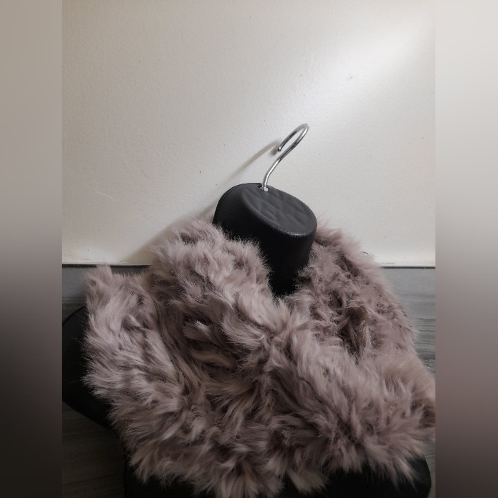 Danier Rabbit Fur Gaiter Scarf - Picture 6 of 10